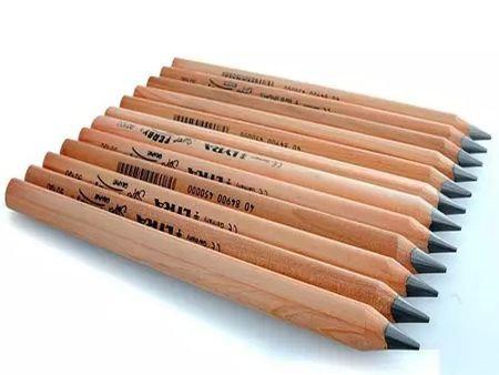 铅笔是石墨做的吗？铅笔里面是石墨还是铅